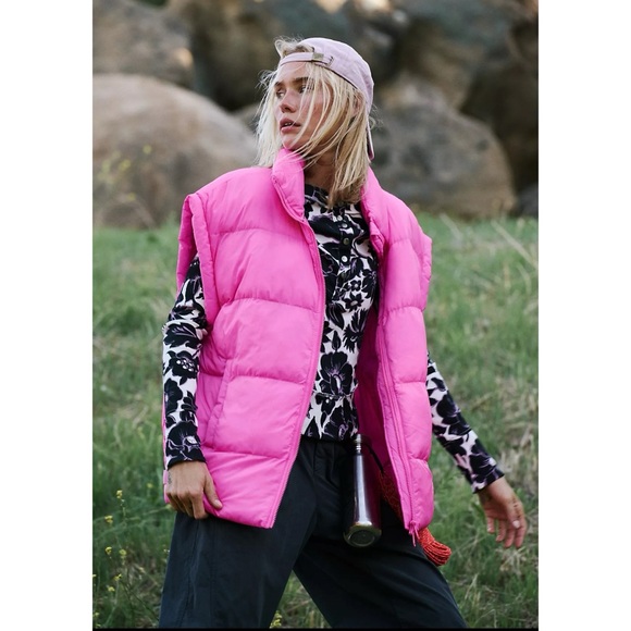 NWT Free People In A Bubble Puffer Vest in Hot Pink FP Movement Medium - Picture 1 of 10